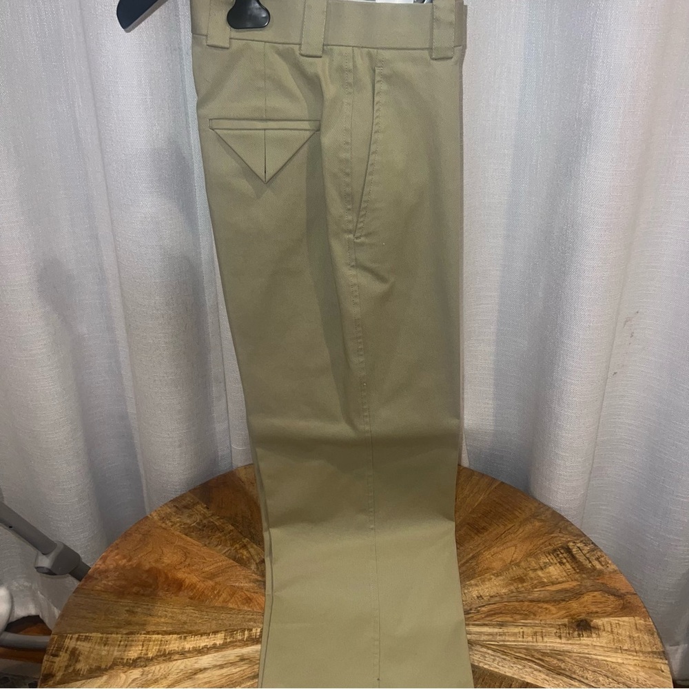 Bottega Veneta Women’s Trousers Size 34
Very exclusive Uniform. Worn once.